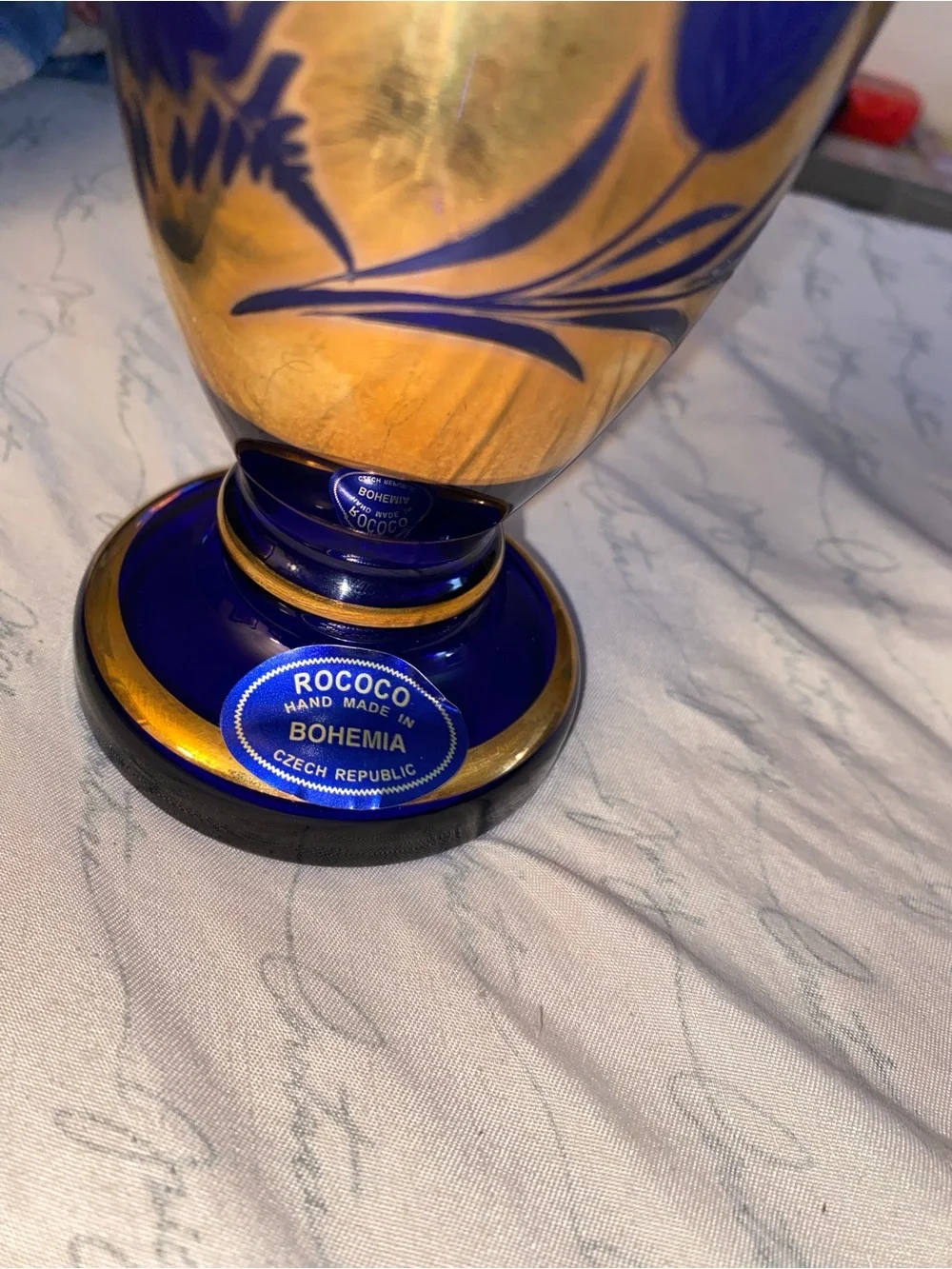 Roccco elegant vase